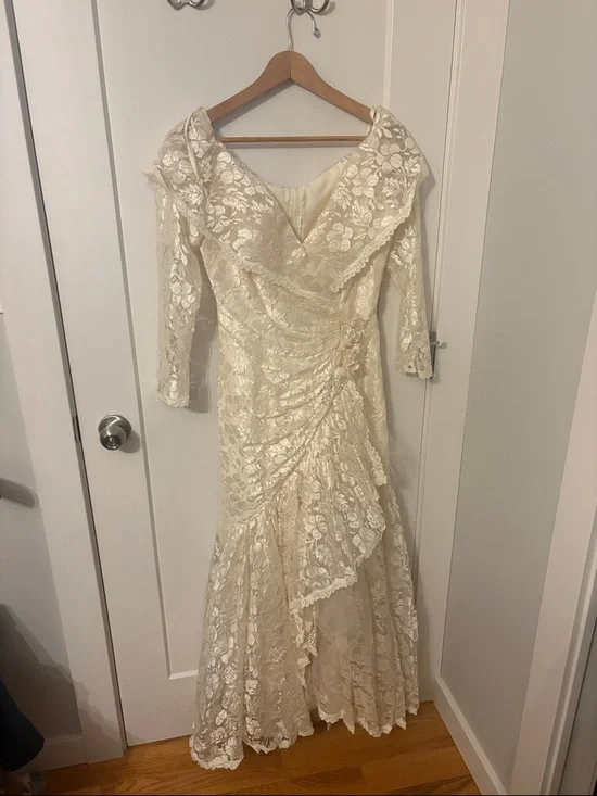 Vintage Cream Lace Long-Sleeve V-Neck Gown - Picture 3 of 11